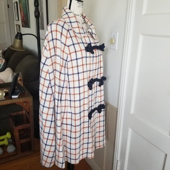 Country Place Vintage Plaid Lined Cape - Picture 5 of 13